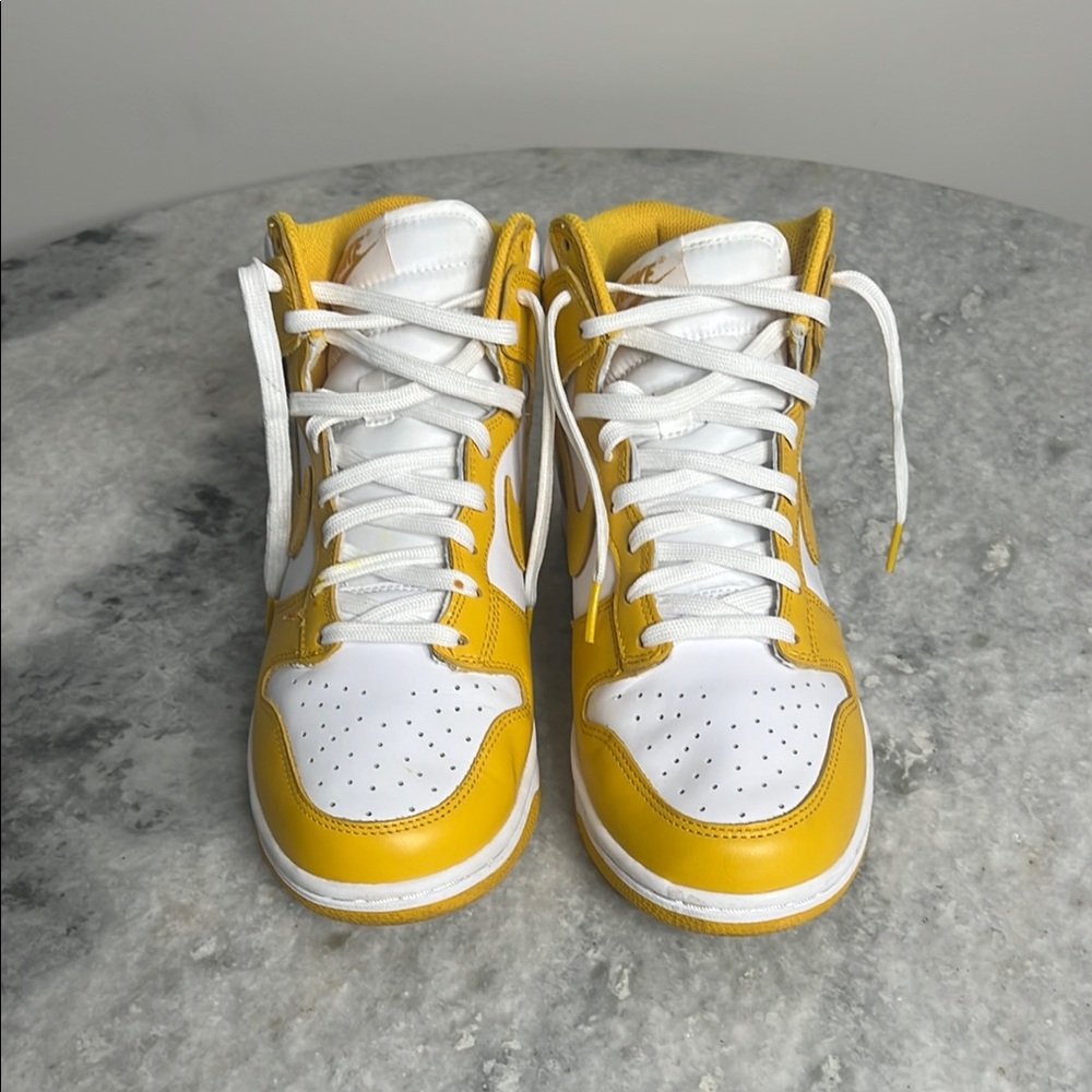 Nike Dunk High "Varsity Maize" – Women's Size 8.5